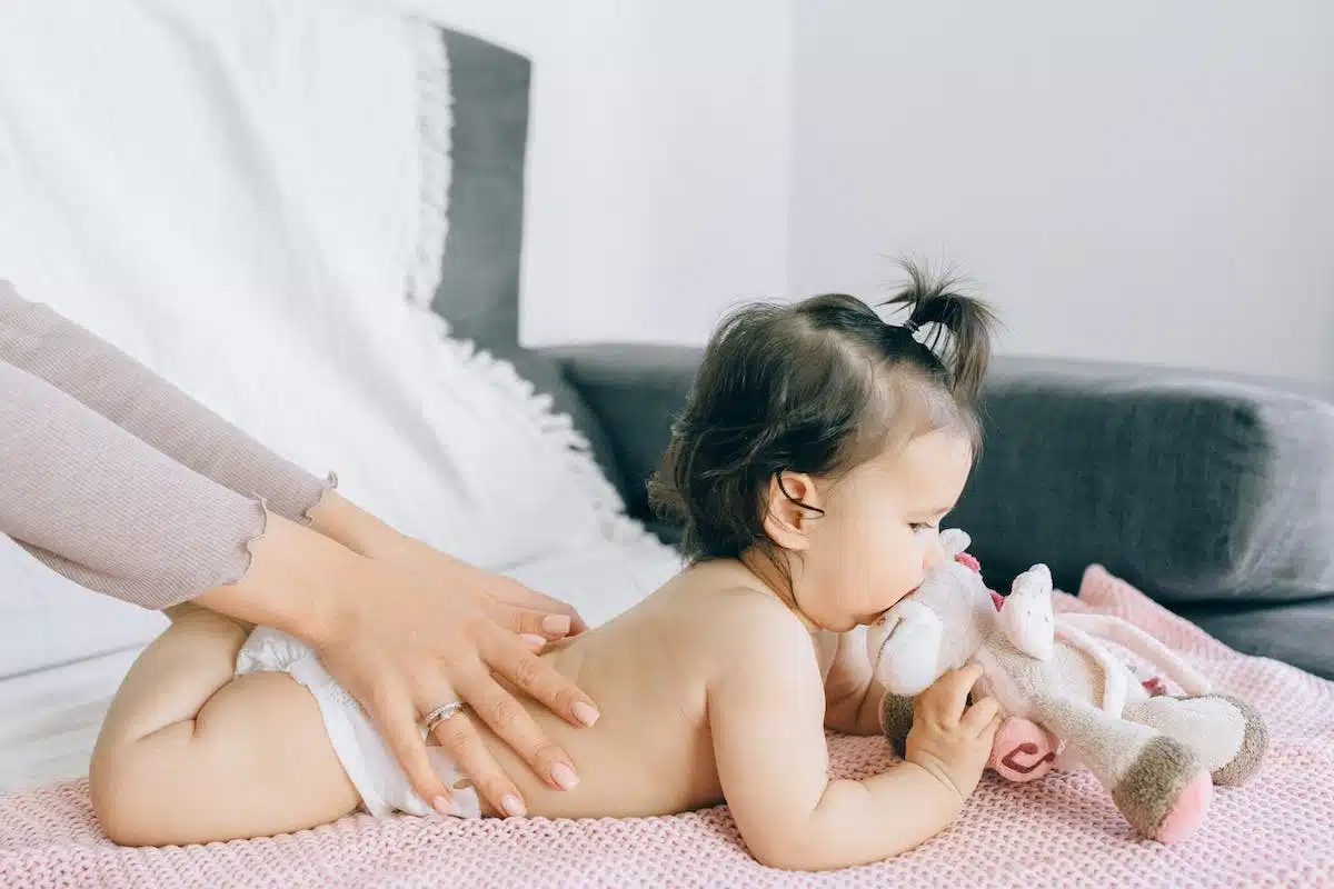 bébé  massage