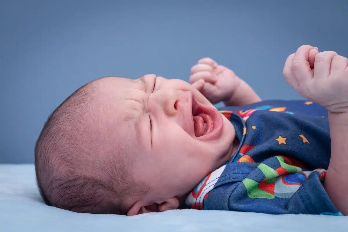 bébé pleurant