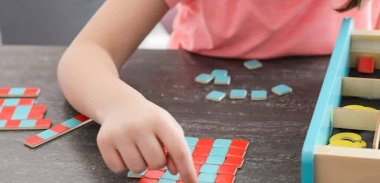 Comment les jeux Montessori favorisent-ils l’apprentissage sensoriel de votre enfant ?